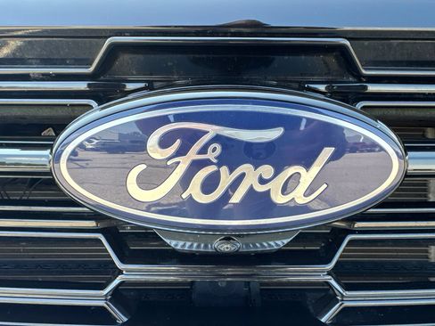 Certified 2025 Ford Expedition Platinum w/ Driver's Package AWD/4WD image 13