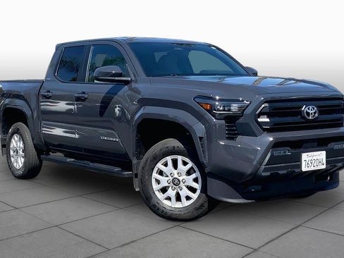 Certified 2025 Toyota Tacoma SR5 AWD/4WD image 2