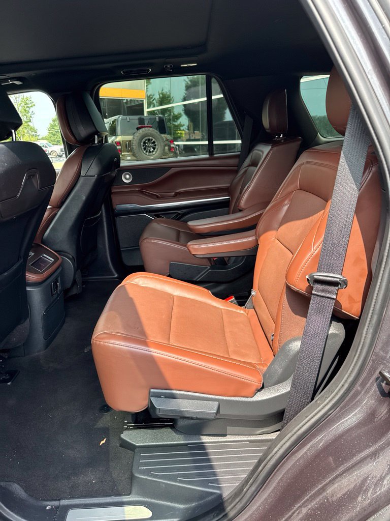 Used 2025 Lincoln Navigator Reserve AWD/4WD image 9