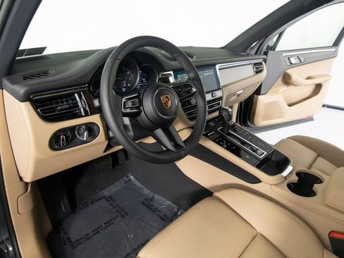 New 2026 Porsche Macan AWD/4WD image 4
