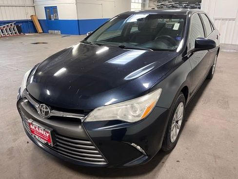 Used 2017 Toyota Camry LE image 7