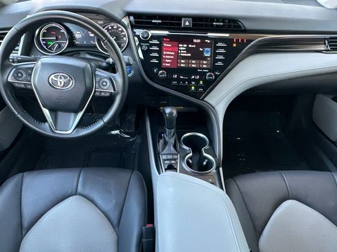Used 2020 Toyota Camry XLE image 14