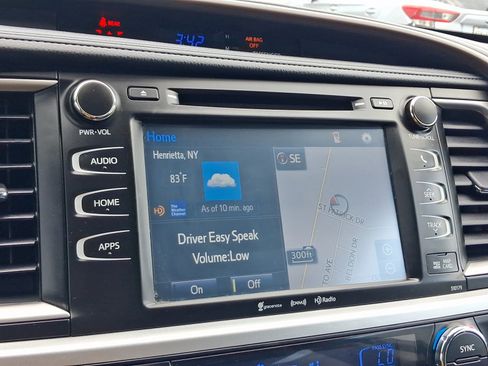 Used 2017 Toyota Highlander XLE w/ Carpet Mat Package AWD/4WD image 16