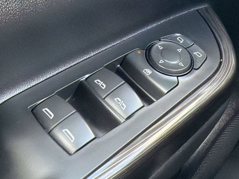 Used 2023 GMC Acadia SLT FWD image 15