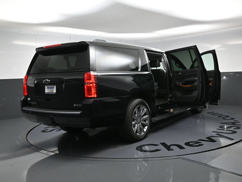 Used 2017 Chevrolet Suburban Premier AWD/4WD image 27