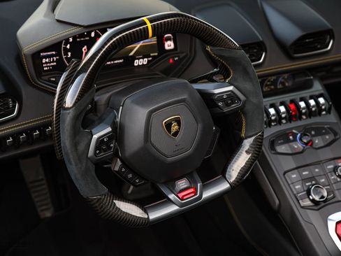 Used 2016 Lamborghini Huracan LP 610-4 AWD/4WD image 40