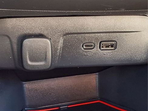 Used 2025 Chevrolet Trax RS w/ Driver Confidence Package image 17