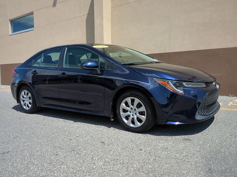 Used 2020 Toyota Corolla LE image 2