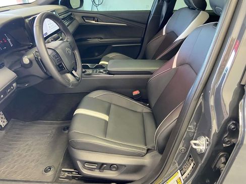 Used 2025 Toyota Camry SE w/ Multimedia Upgrade Package image 17