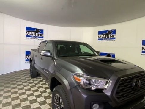 Used 2022 Toyota Tacoma TRD Sport w/ Technology Package image 4