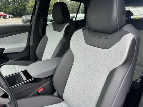 Used 2025 Volkswagen ID.4 Pro image 19