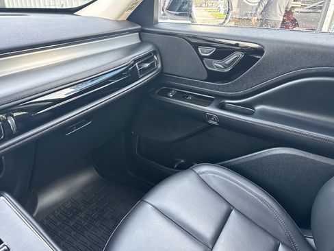 Used 2022 Lincoln Aviator AWD w/ Premium Package image 16