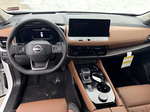 New 2026 Nissan Rogue Platinum image 3