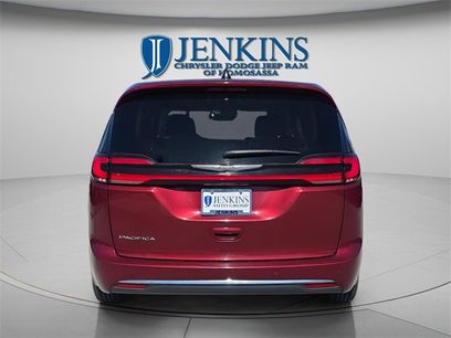 Used 2023 Chrysler Pacifica Touring-L