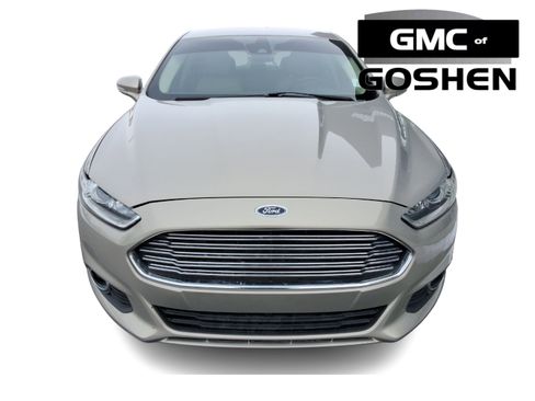 Used 2015 Ford Fusion SE w/ Equipment Group 202A image 2