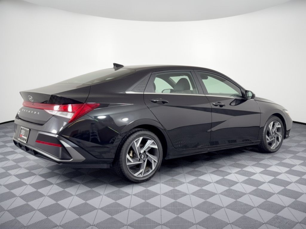 Used 2025 Hyundai Elantra SEL FWD image 9
