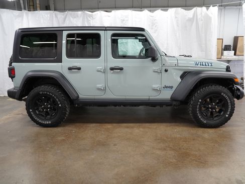 Used 2023 Jeep Wrangler Unlimited AWD/4WD image 2