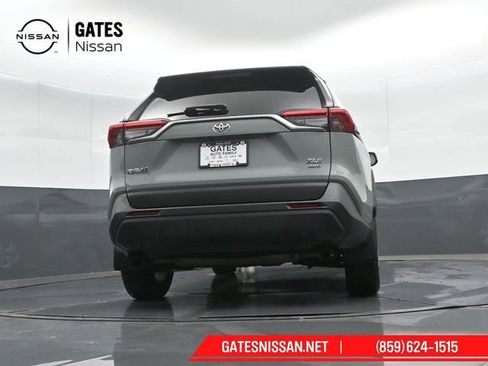 Used 2021 Toyota RAV4 XLE AWD/4WD image 33