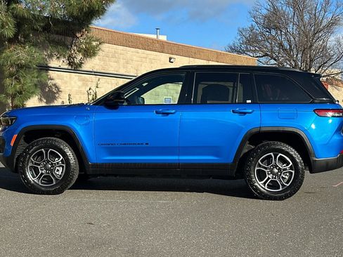 New 2023 Jeep Grand Cherokee Trailhawk w/ Advanced Protech Group II AWD/4WD image 6