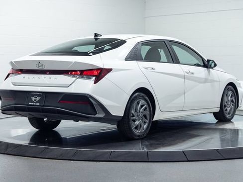Used 2024 Hyundai Elantra SEL FWD image 10