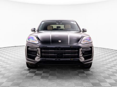 Certified 2025 Porsche Cayenne Turbo AWD/4WD image 9