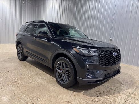 Used 2025 Ford Explorer ST-Line w/ ST-Line Street Pack image 8