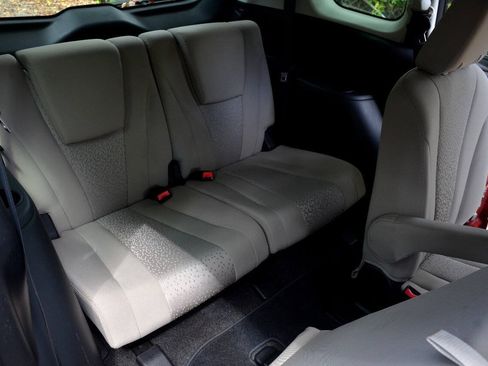 Used 2012 MAZDA MAZDA5 Touring w/ Moonroof & Audio Pkg FWD image 12