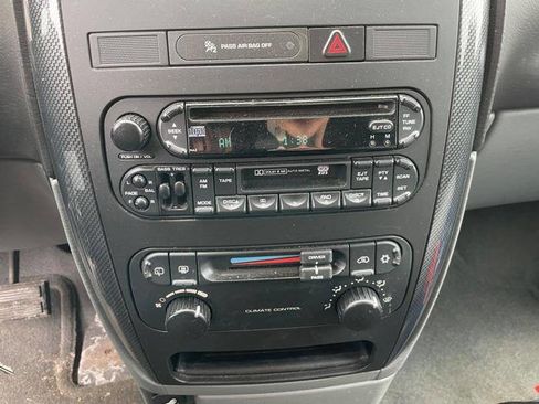 Used 2006 Dodge Caravan SXT image 33