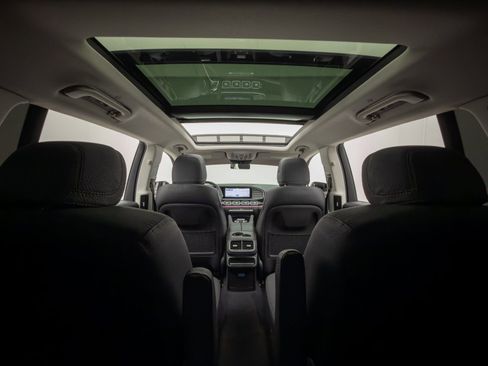 Used 2024 Mercedes-Benz GLS 450 4MATIC image 11