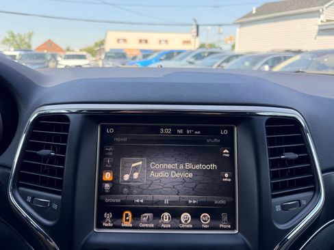 Used 2017 Jeep Grand Cherokee Limited AWD/4WD image 38