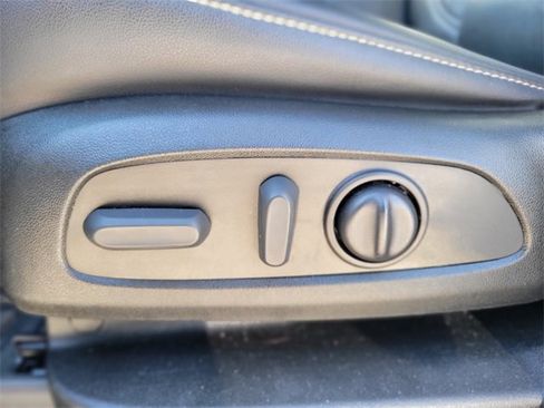 Used 2023 Chevrolet Traverse LT image 19