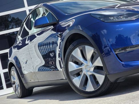 Used 2023 Tesla Model Y Long Range AWD/4WD image 12