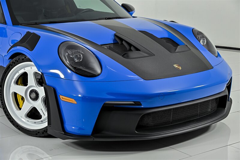 Used 2024 Porsche 911 GT3 RS w/ Weissach Package RWD image 2