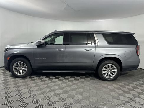 Used 2022 Chevrolet Suburban Premier w/ Premium Package RWD image 12