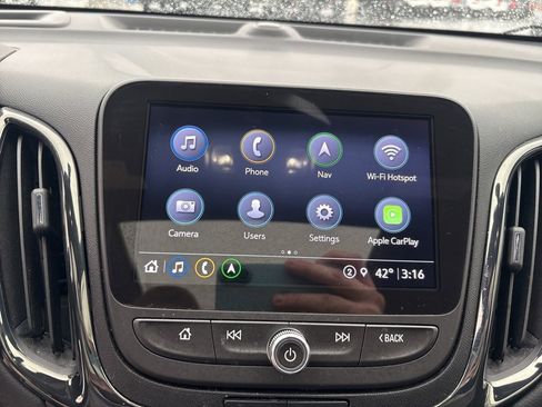 Used 2022 Chevrolet Equinox RS w/ Infotainment Package image 27