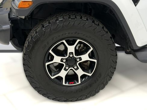 Used 2018 Jeep Wrangler Unlimited Sahara AWD/4WD image 10