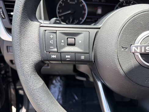 Certified 2024 Nissan Rogue SV FWD image 13