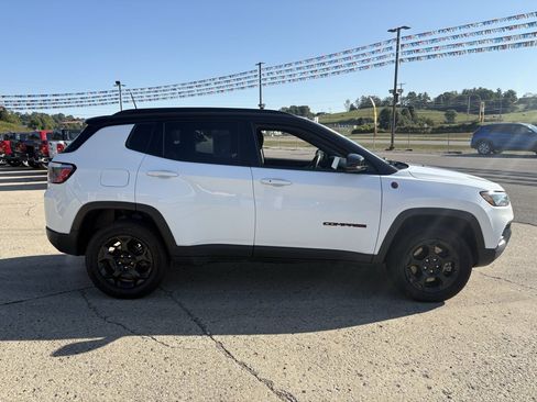 Used 2023 Jeep Compass Trailhawk AWD/4WD image 6