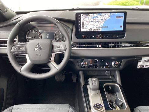 New 2026 Mitsubishi Outlander LE AWD/4WD image 13