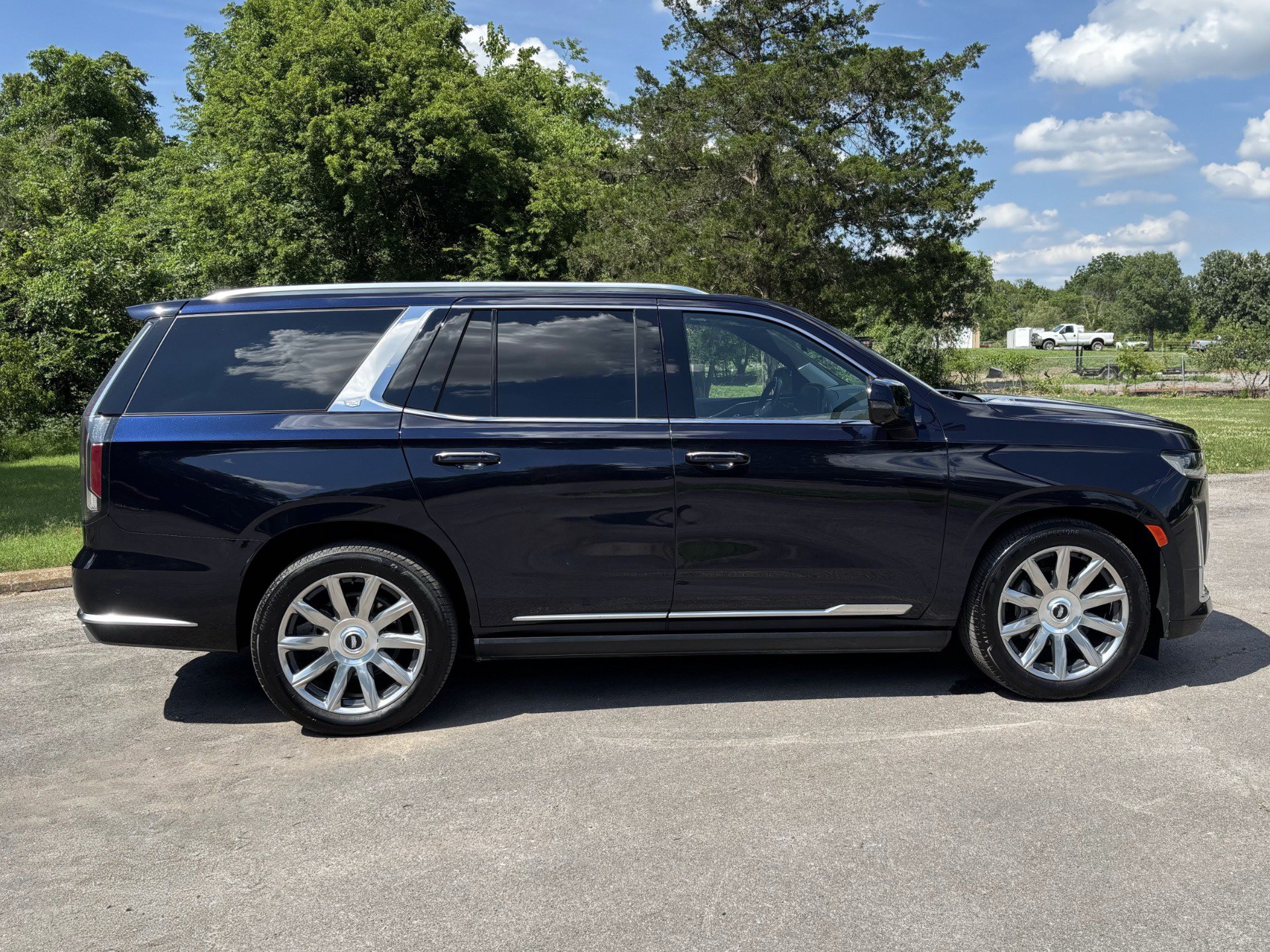 Used 2024 Cadillac Escalade Premium Luxury Platinum AWD/4WD image 8