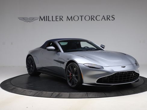 Used 2021 Aston Martin V8 Vantage Roadster RWD image 20