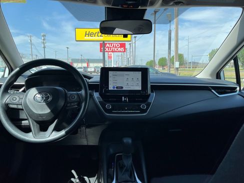 Used 2025 Toyota Corolla LE image 31