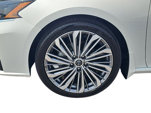 Used 2025 Nissan Altima 2.5 SL FWD image 28