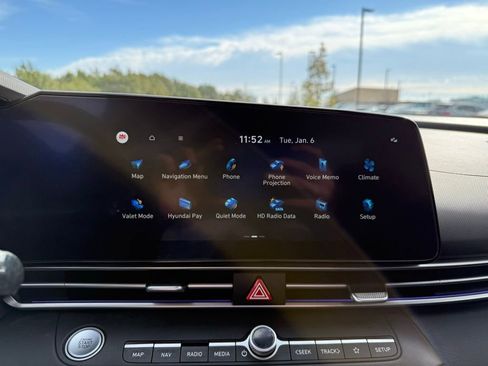 Certified 2024 Hyundai Elantra SEL image 17