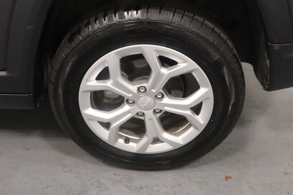 Used 2024 Jeep Compass Latitude AWD/4WD image 24