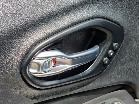 Used 2020 Jeep Cherokee Limited image 34