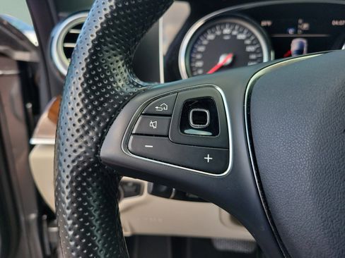 Used 2017 Mercedes-Benz E 300 4MATIC image 24