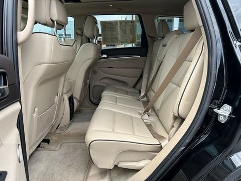Used 2019 Jeep Grand Cherokee Overland AWD/4WD image 33