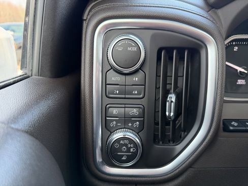 Used 2022 GMC Sierra 3500 Denali w/ Denali Ultimate Package image 11