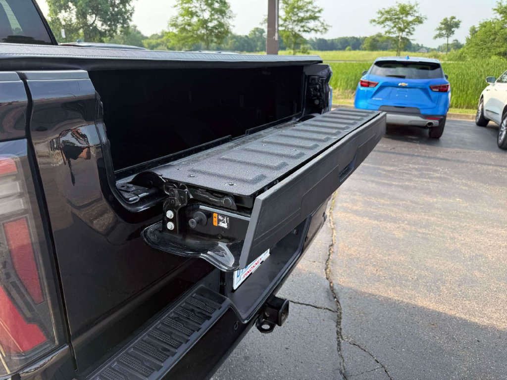 Used 2025 GMC Sierra 2500 AT4X AWD/4WD image 10